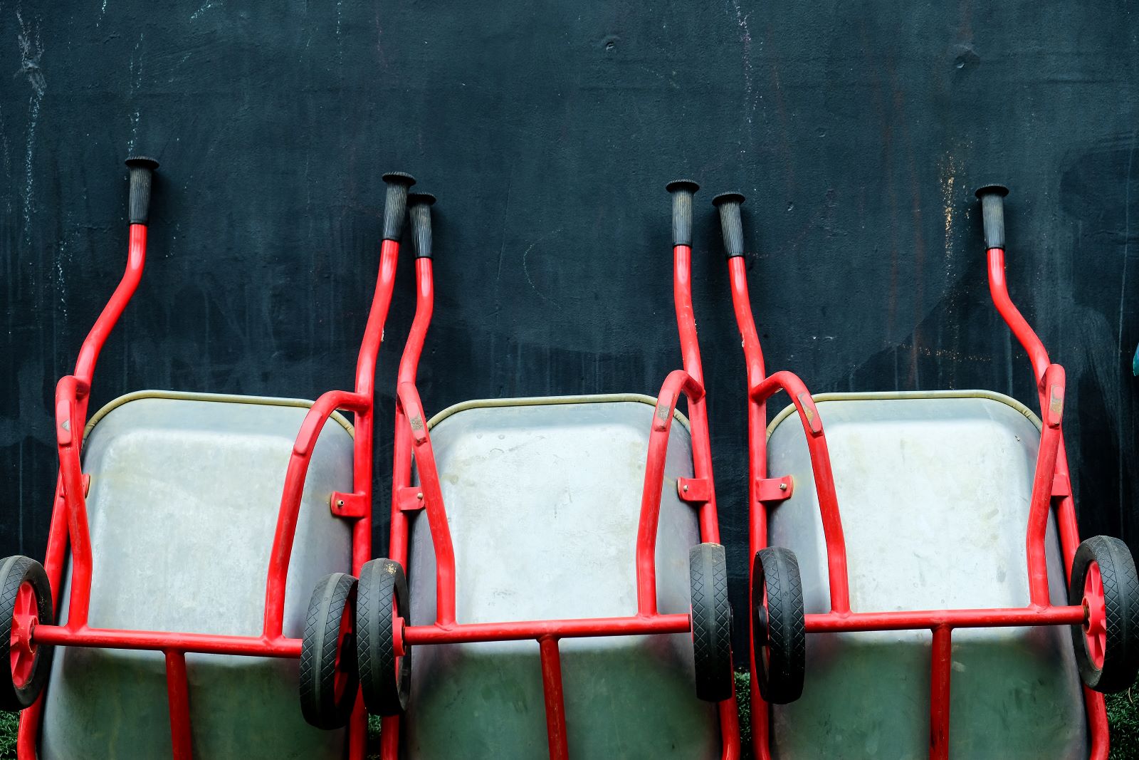 What Different Types of Garden Carts Are Available, And How Do They Differ?