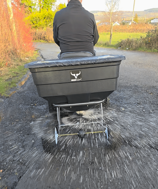 Tow Behind Broadcast Grit, Salt & Seed Spreader for Ride-On Mowers, ATVs & Lawn Tractors - 88L 200lb